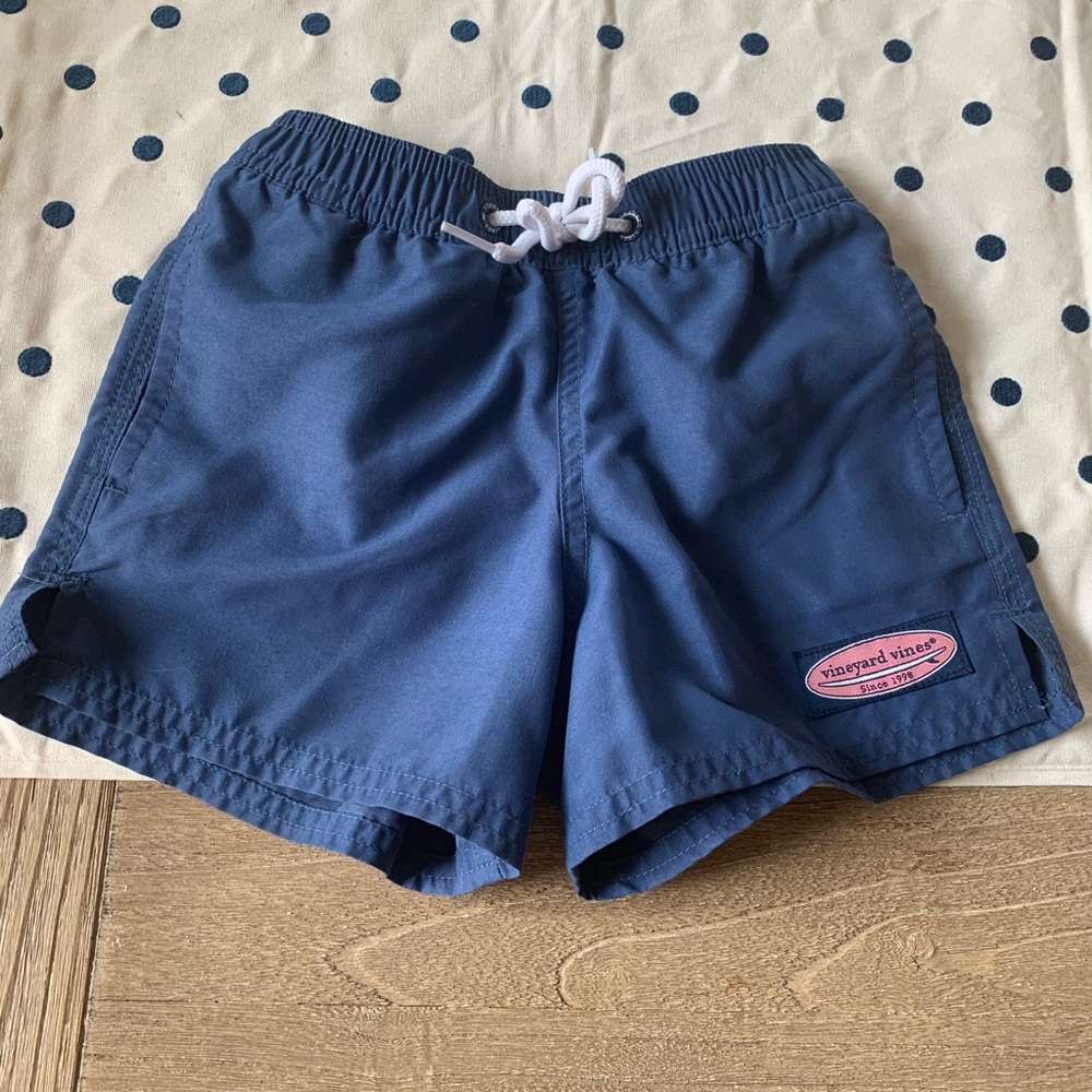 Vineyard vines 🐳 swim trunks size 2